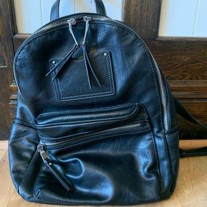 MMS- Black backpack, GREAT CONDITION!